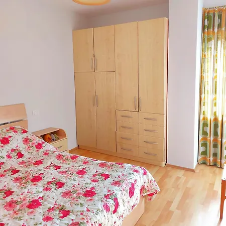 в 2 мин от моря