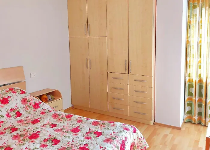 в 2 мин от моря